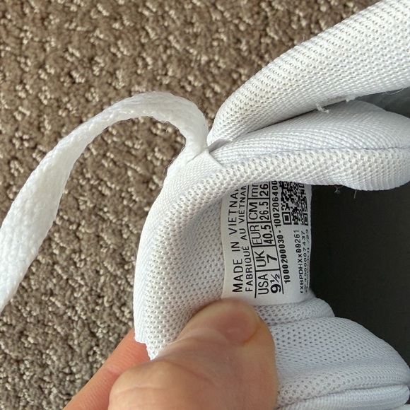 Classic White Reebok Sneakers - Picture 3 of 4